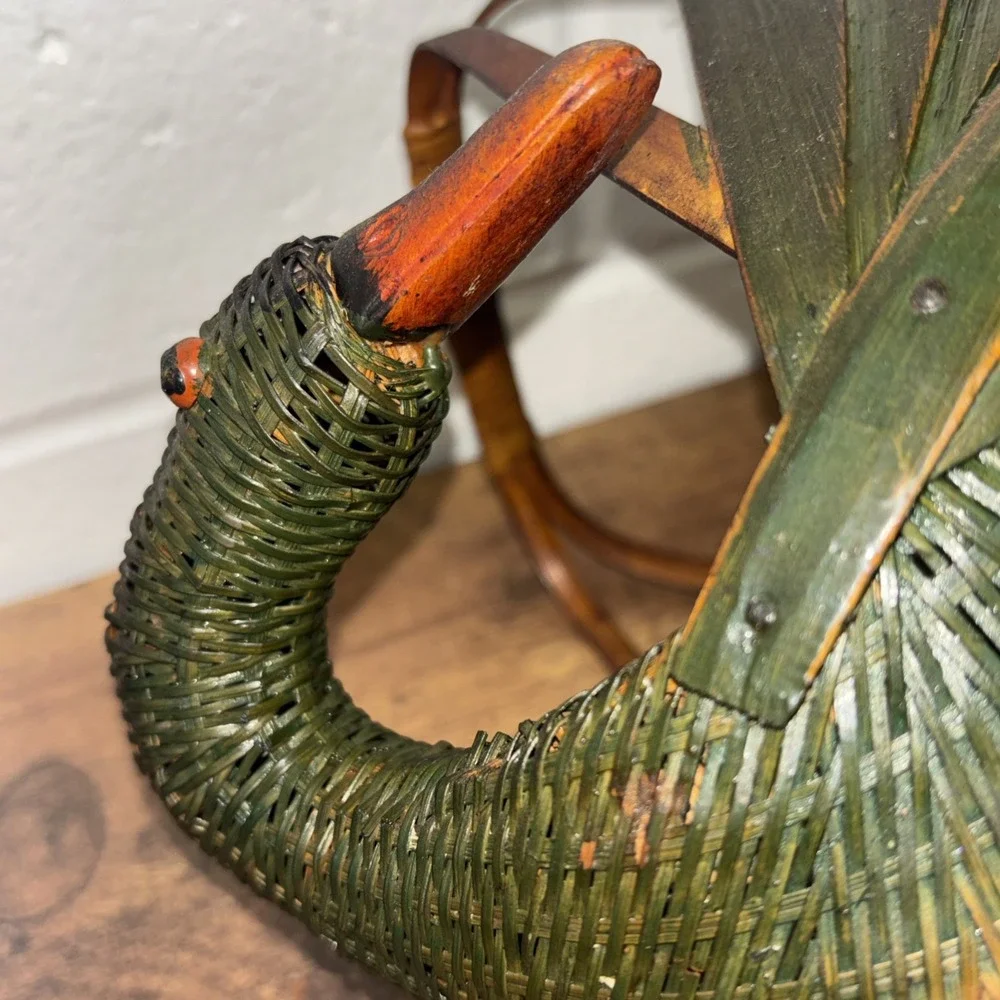 Vtg Ben Rickert Inc. Green Woven Wicker Swan/Duck Bamboo Basket Zhejiang China